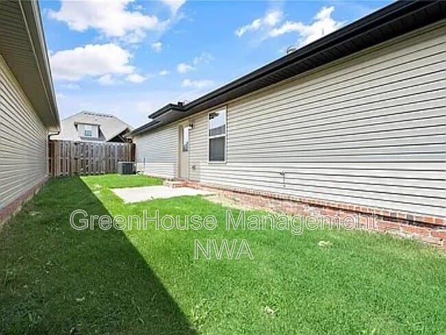 Photo - 702 SW Willowpoint Rd