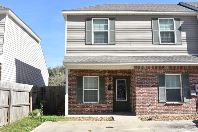 3 BDRM TOWNHOUSE IN BROUSSARD - 3 BDRM TOWNHOUSE IN BROUSSARD