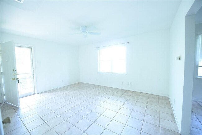 Photo - 1139-1139 Haines Ave Unidad 1137 Haines