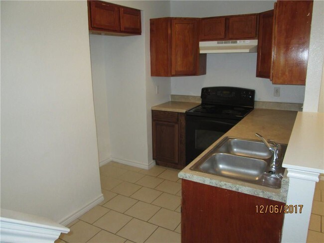 Photo - 905 Fairbanks Cir