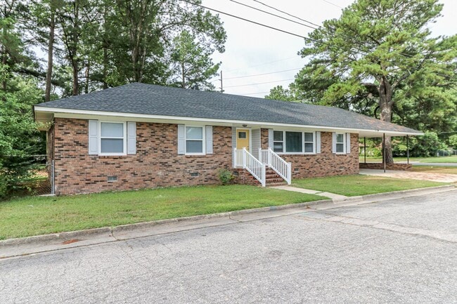 Building Photo - Spacious 3 Bedroom SFH Rental