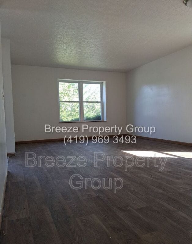 Photo - 201 W Chalmers Ave