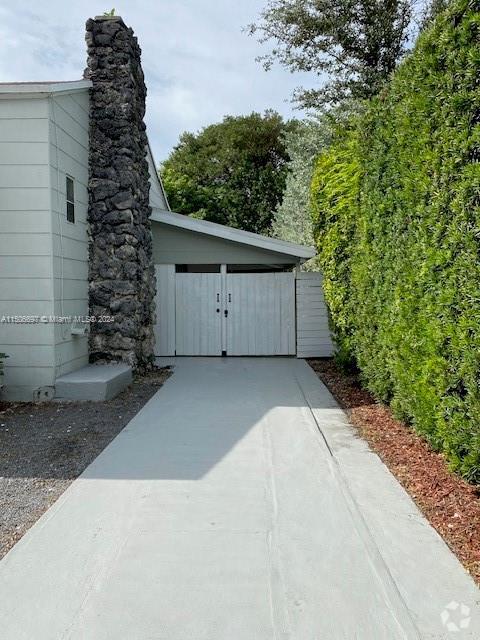Building Photo - 752 NW 24th Ct Rental