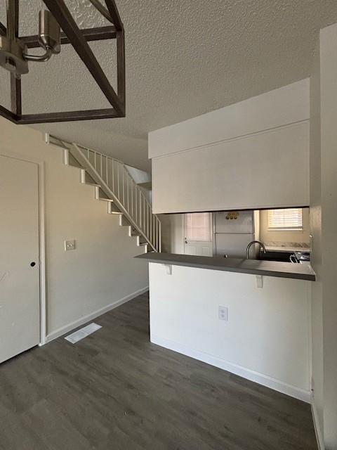 Photo - Spacious & Practical living, Available now!