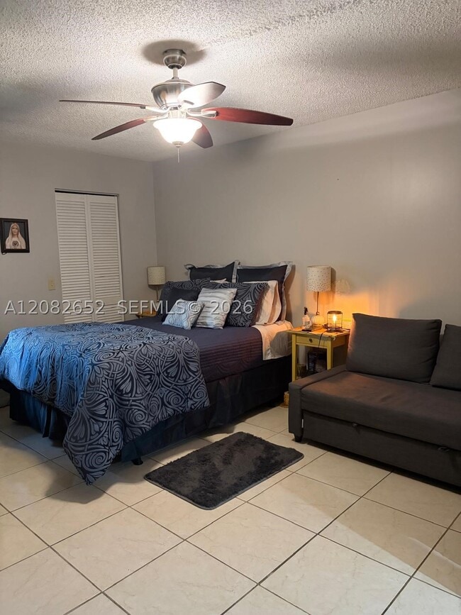 Building Photo - 1401 SW 135th Terrace Unit 302H
