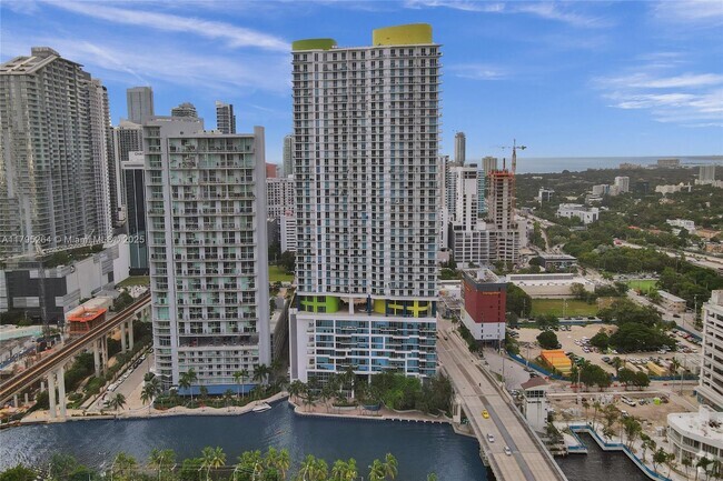 Building Photo - 185 SW 7th St Unit 2103 Rental