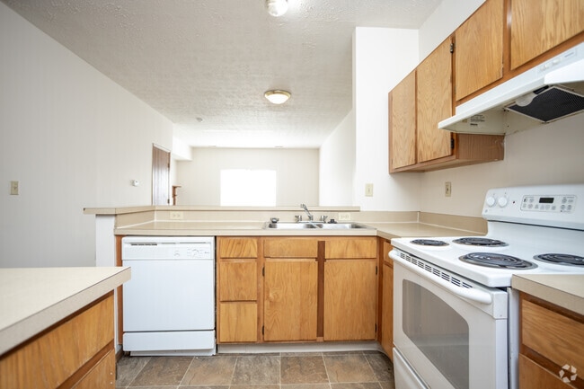 3BR, 3BA - 1,353 SF