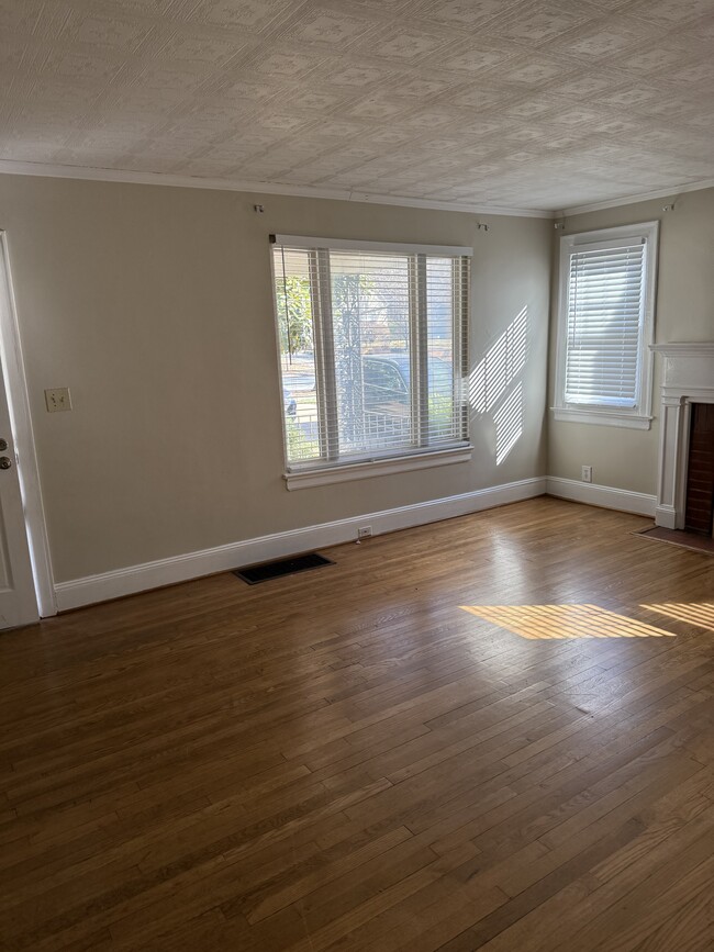 Photo - 2316 E 5th St