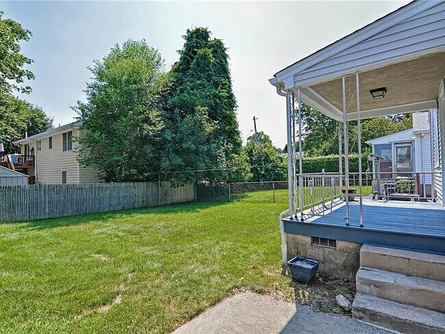 Building Photo - 208 Isabella Ave