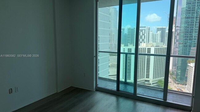 Photo - 500 Brickell Ave Unidad 3005