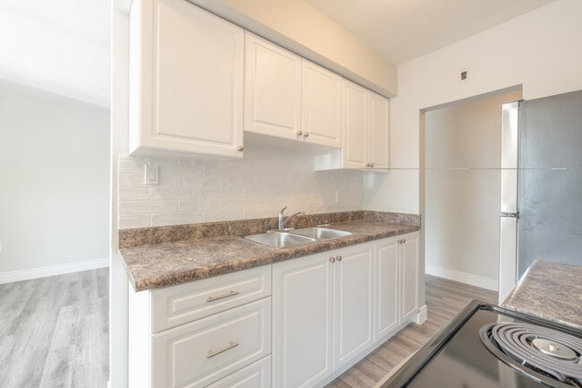 Photo - De Laurentian Apartments