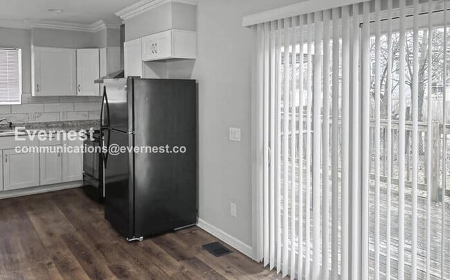 Photo - 1555 Myrtle Ave