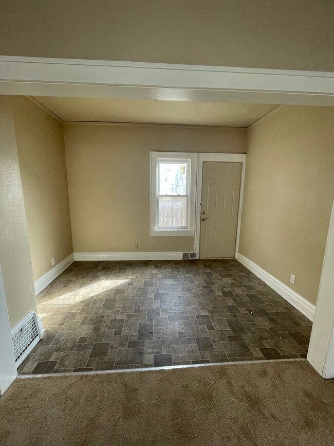 Photo - HUGE 4 Bedroom Apartment