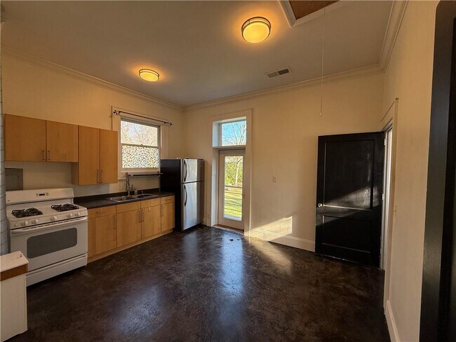 Photo - 229 Howard St NE