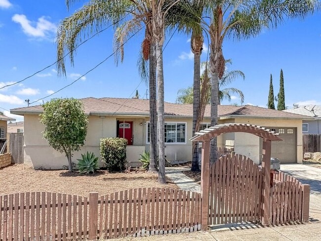 Photo - 839 N Midway Dr
