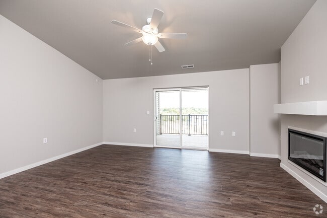 2BR, 2BA - 1,000 SF - Third Floor Vaulted Ceiling