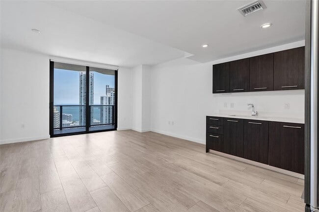 Photo - 45 SW 9th St Unit 3502