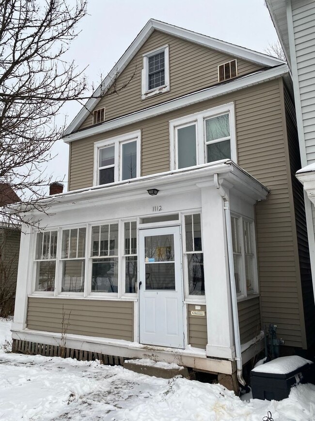 Building Photo - AVAILABLE JUNE 1ST - Huge 4 Story Hillside Home!