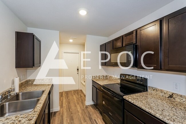 Photo - 719 N 13th St