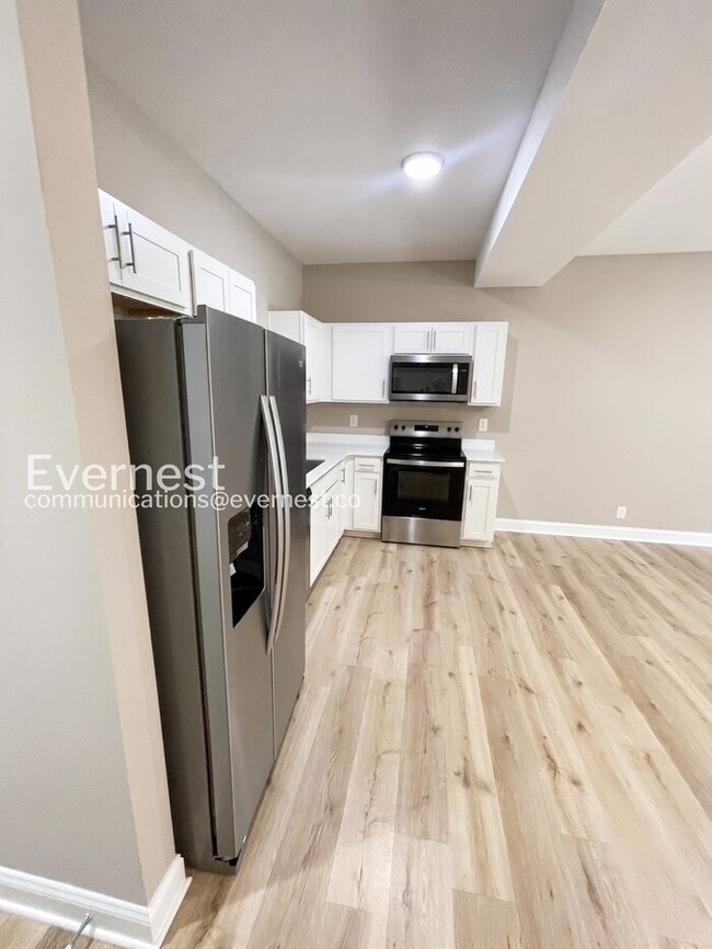 Photo - Limited Time Special Offer / Spacious Townhome with Modern Amenities / 2 Beds 2.5 Baths / Availab...