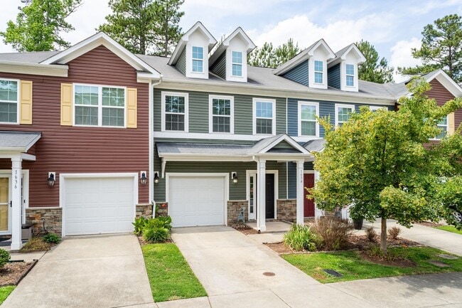 Building Photo - Like-New Townhome in Prime SW Durham Location!