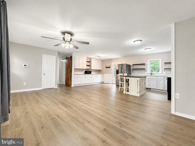 Photo - 15 English Oak Cir