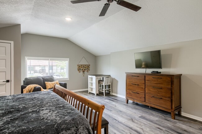 Photo - 7105 N Walnut St Unit Upper loft