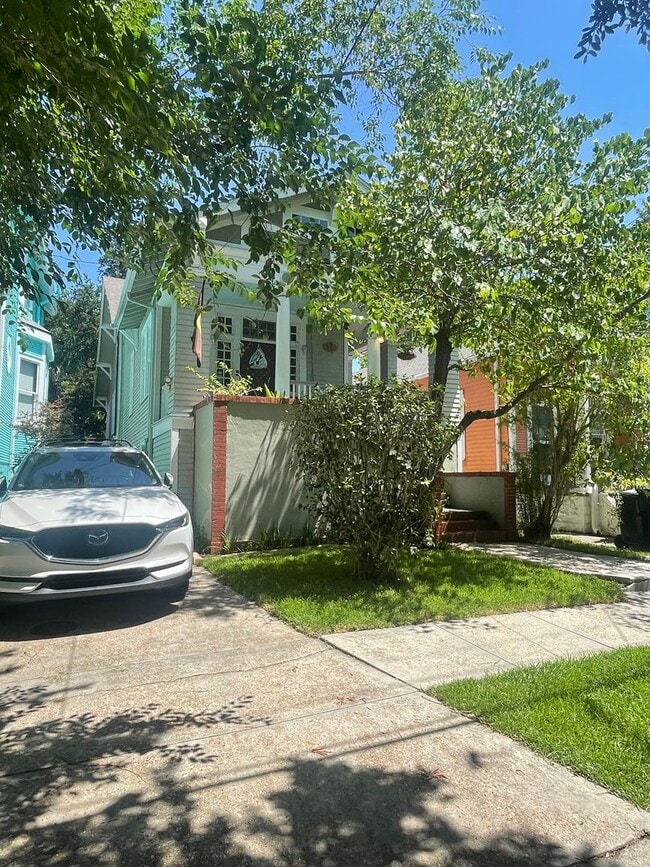 Building Photo - Gorgeous 3BD/2BA Single Family Home in Mid...