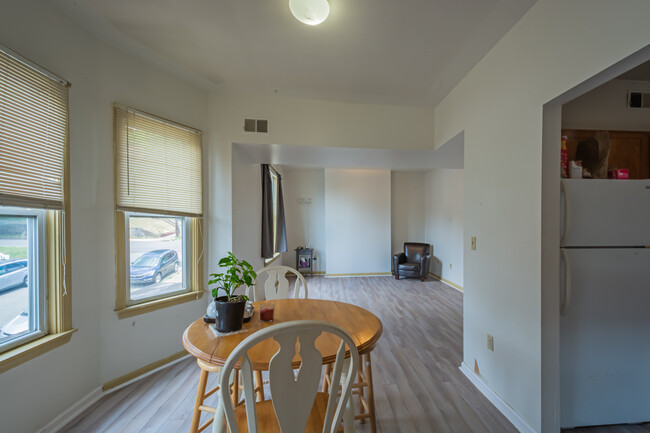 Photo - 112 N Fairmount St Apartments