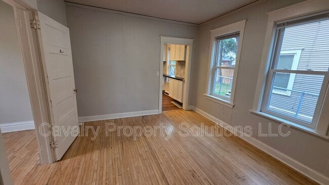 Photo - 617 E 8th St