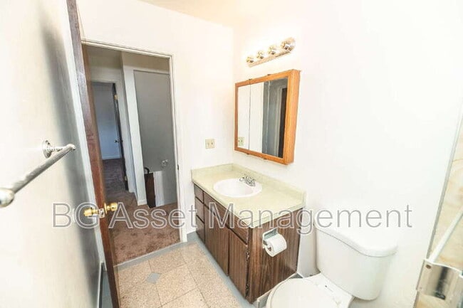 Photo - 547 Rodeo Ave Unit F