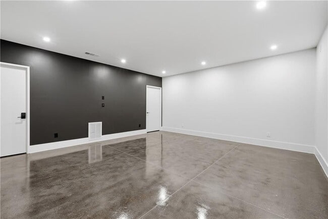 Photo - 1033 Reeder Cir NE