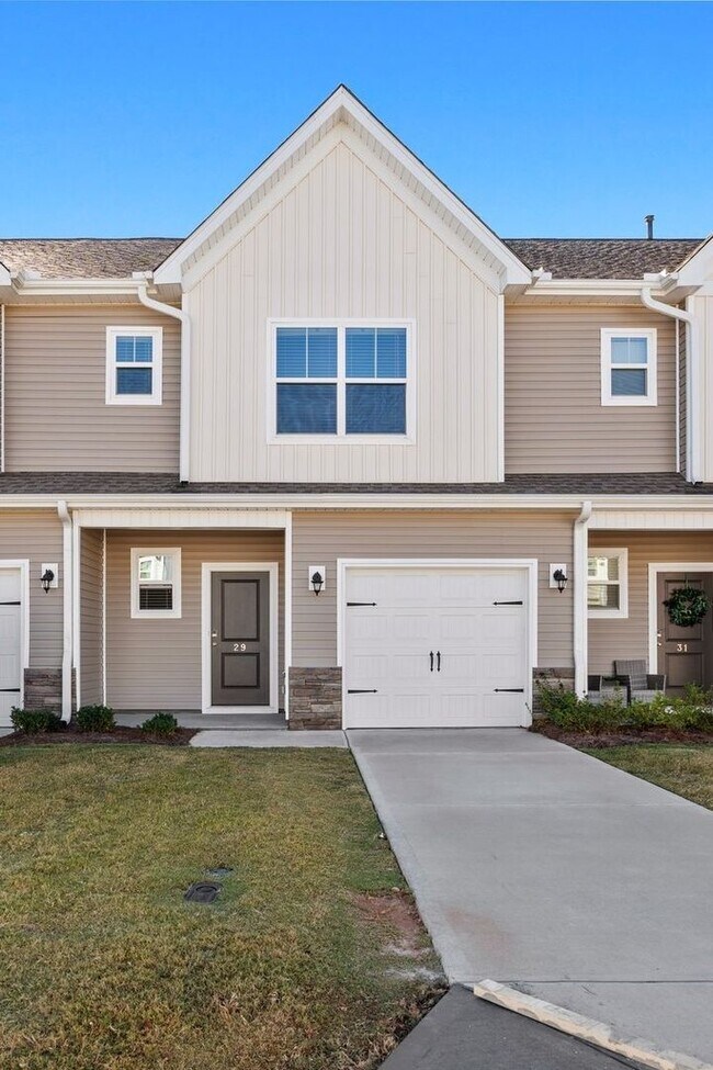 3 BR, 2.5 BA Townhome, 6-12 month lease av... - 3 BR, 2.5 BA Townhome, 6-12 month lease av...