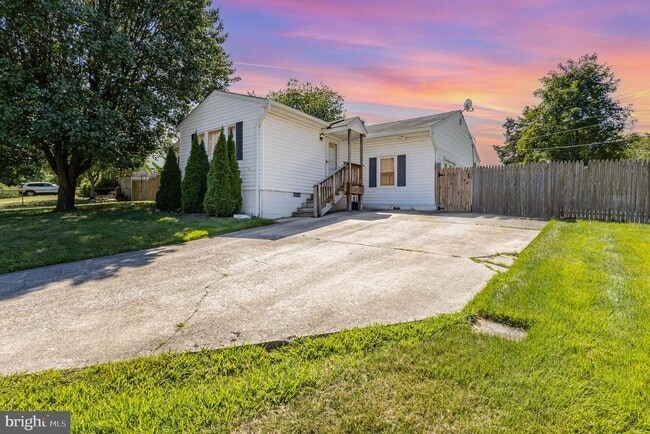 Building Photo - 3430 Little Hunting Creek Dr Rental