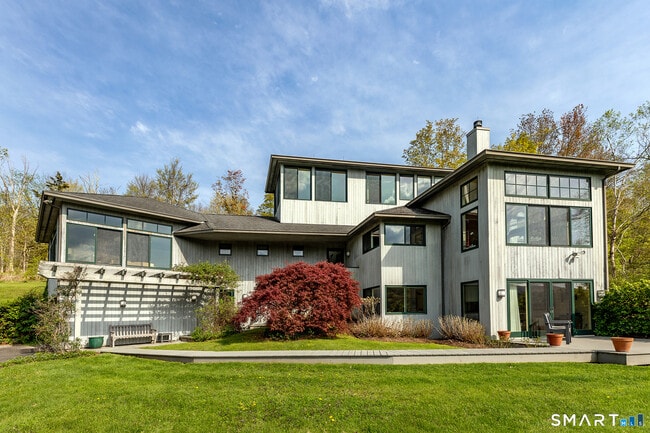 16 Anderson Acres Rd