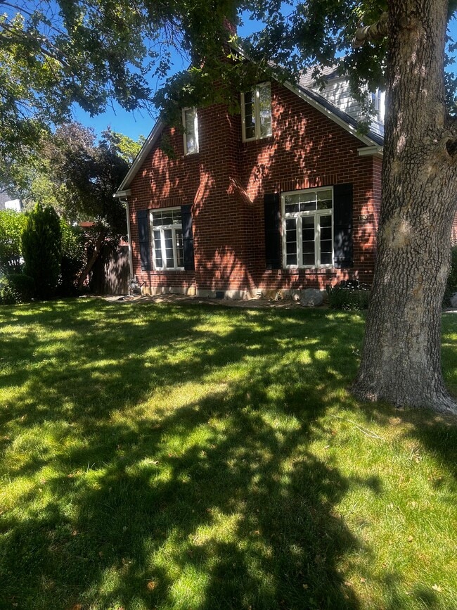 Photo - 1190 Manor Dr