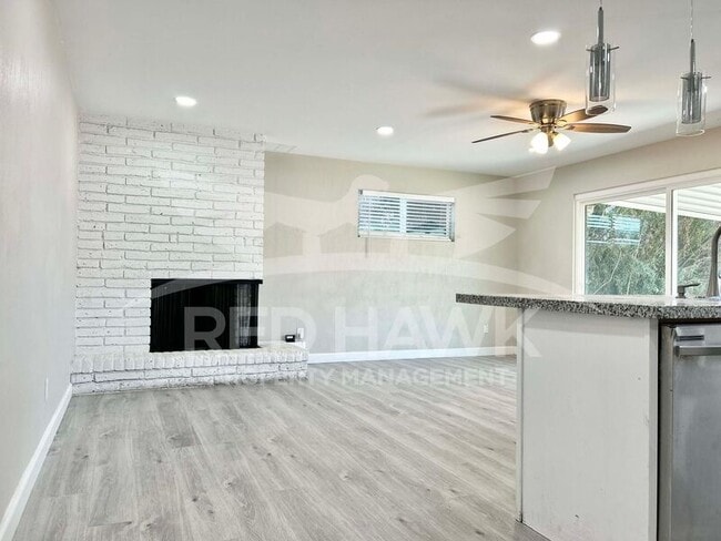 Photo - 117 W Del Rio Dr