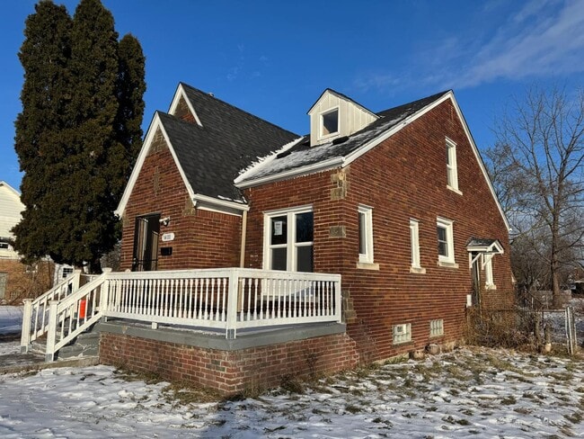 Photo - 9400 Lakepointe St