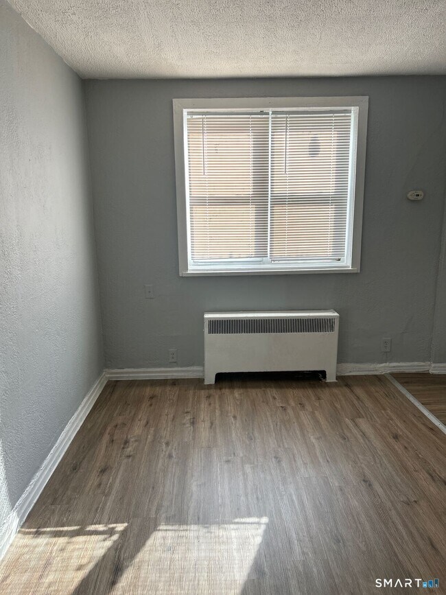 Photo - 305 Parrott Ave Unit 1b