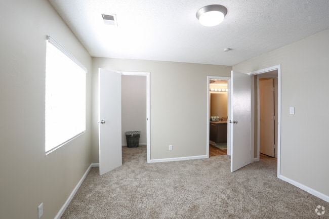 1BR, 1BA - 720 SF