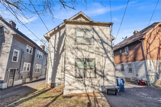 Photo - 915 Helmsdale Rd Unit 3