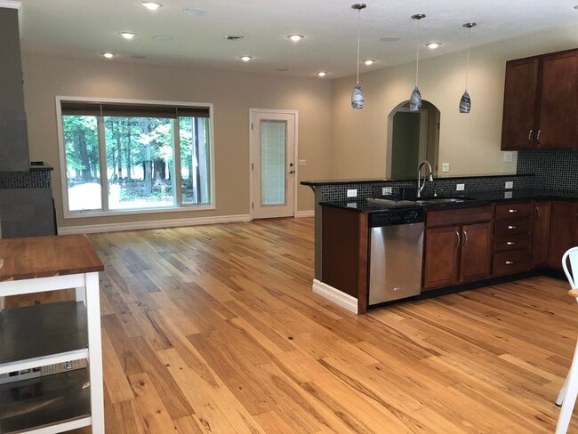 Photo - 221 Miller Rd