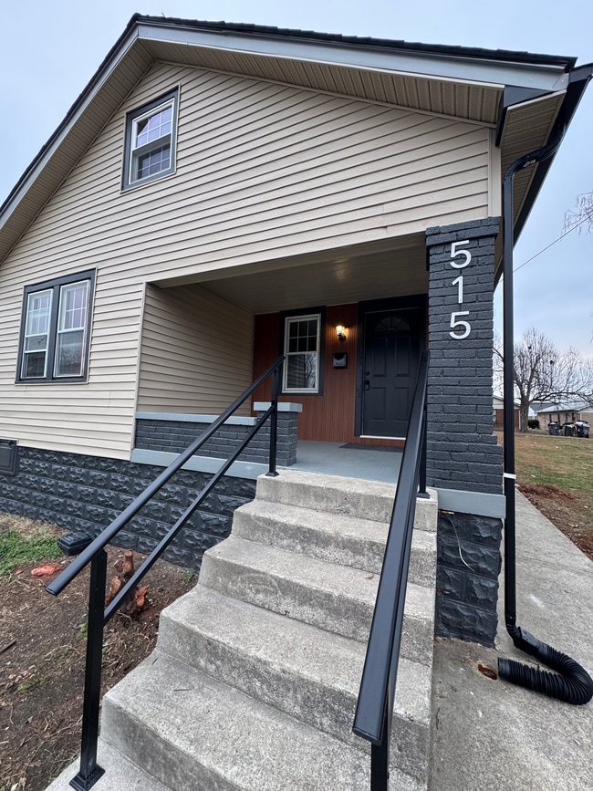 Photo - 515 E 9th St