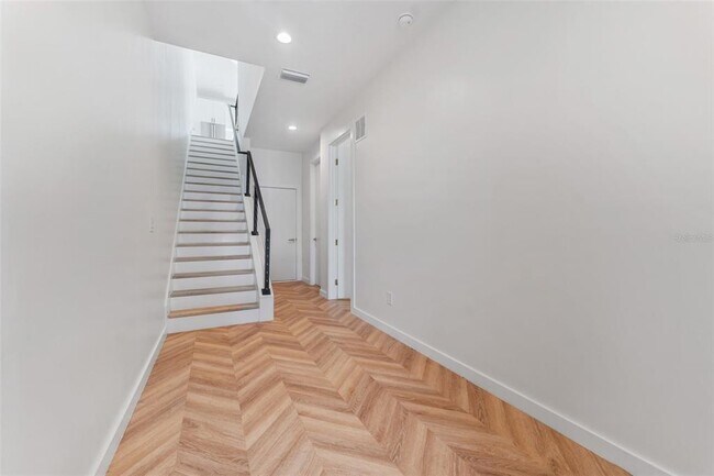 Photo - 102 W Adalee St