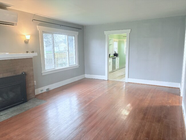 Building Photo - 3806 S Ainsworth Ave