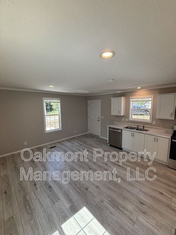 212 Rosewood Ave