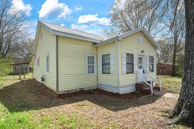 Photo - Fully Renovated 3BR/2BA Home in Pell City ...