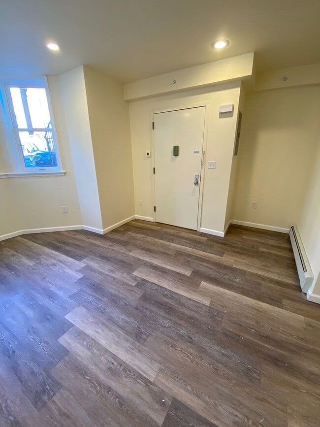 Building Photo - 12 S Miller St Unit 1 Rental