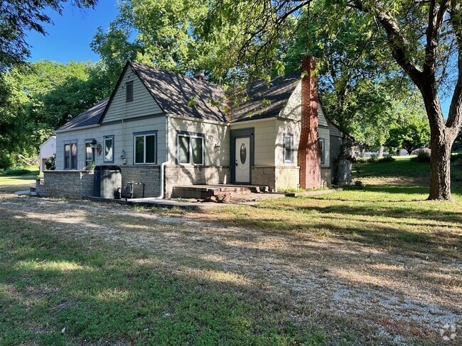 Building Photo - Charming Rural Retreat Just Outside Abilen... Rental