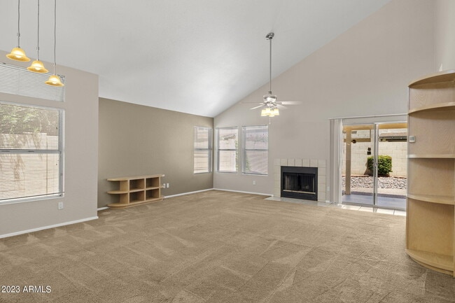 2306 E Gondola Ln